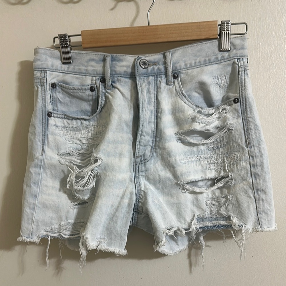 EUC American Eagle 90s boyfriend whitewash denim shorts size 6